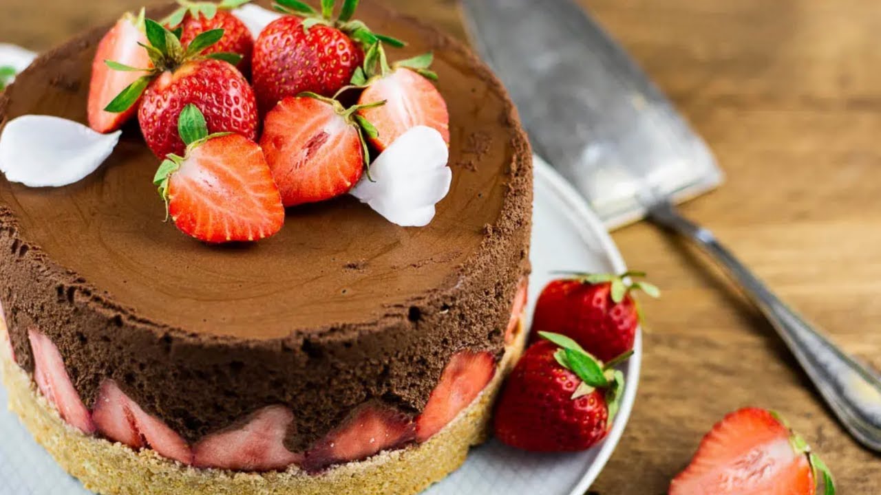 So machst Du eine no bake Erdbeertorte mit Schokoladenmousse