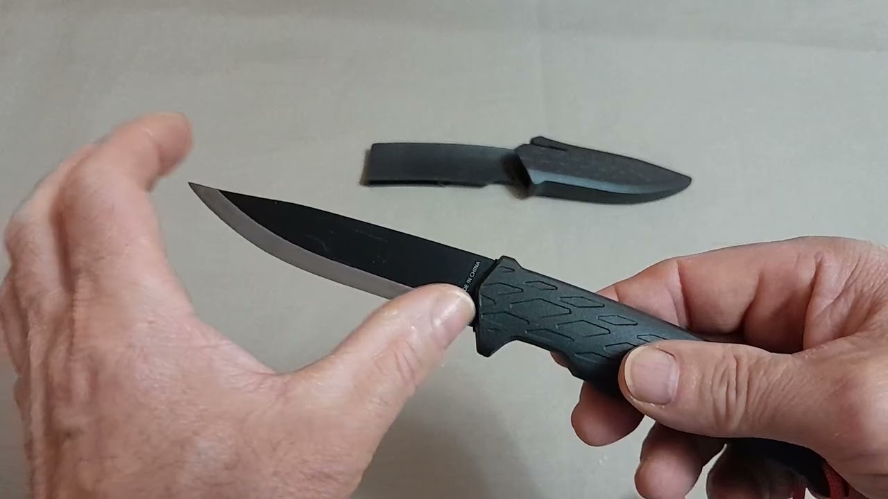 Cuchillo Solognac SIKA 100. Color negro. 