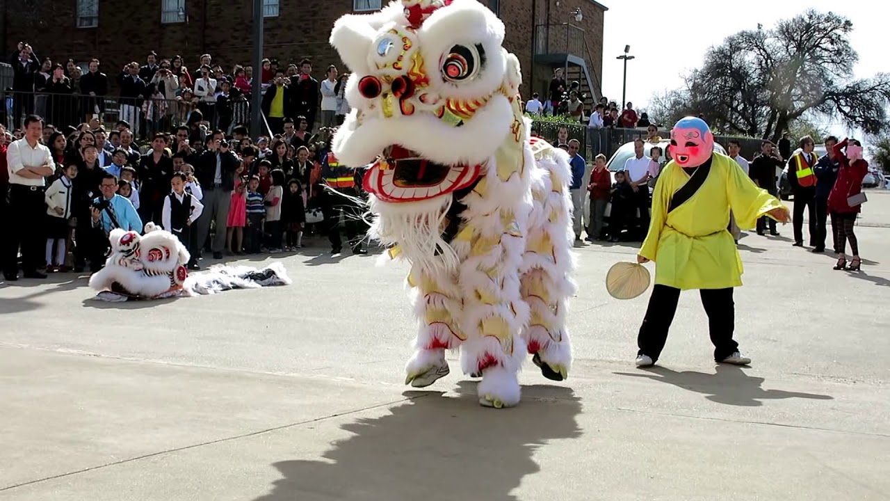 Tet 2013 - Lion Dance (Mua Lan) After 10 AM Mass