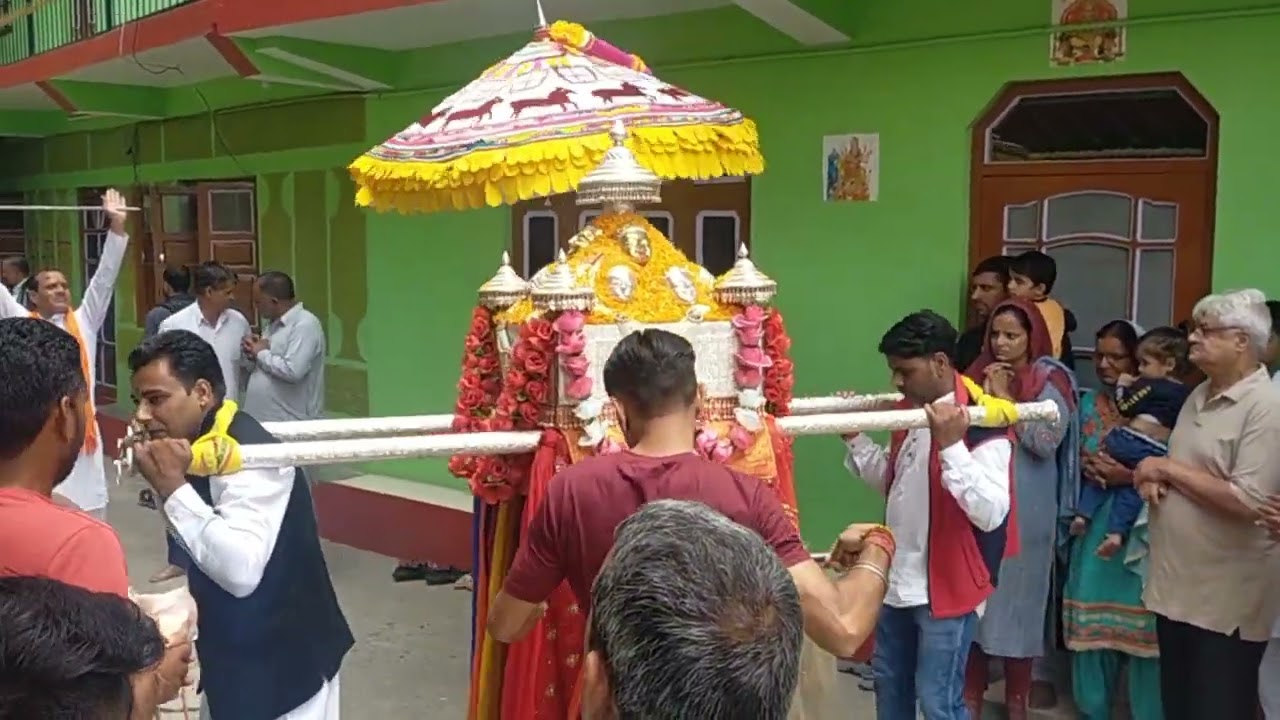 devta dhar vale jatra ko jate hue