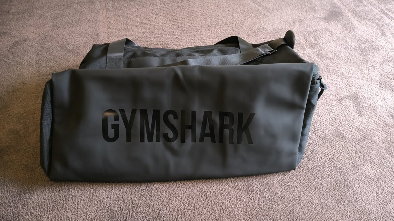 Opening a brand new Gymshark Medium Everyday Holdall bag in Black color. #bag #gymshark #gym