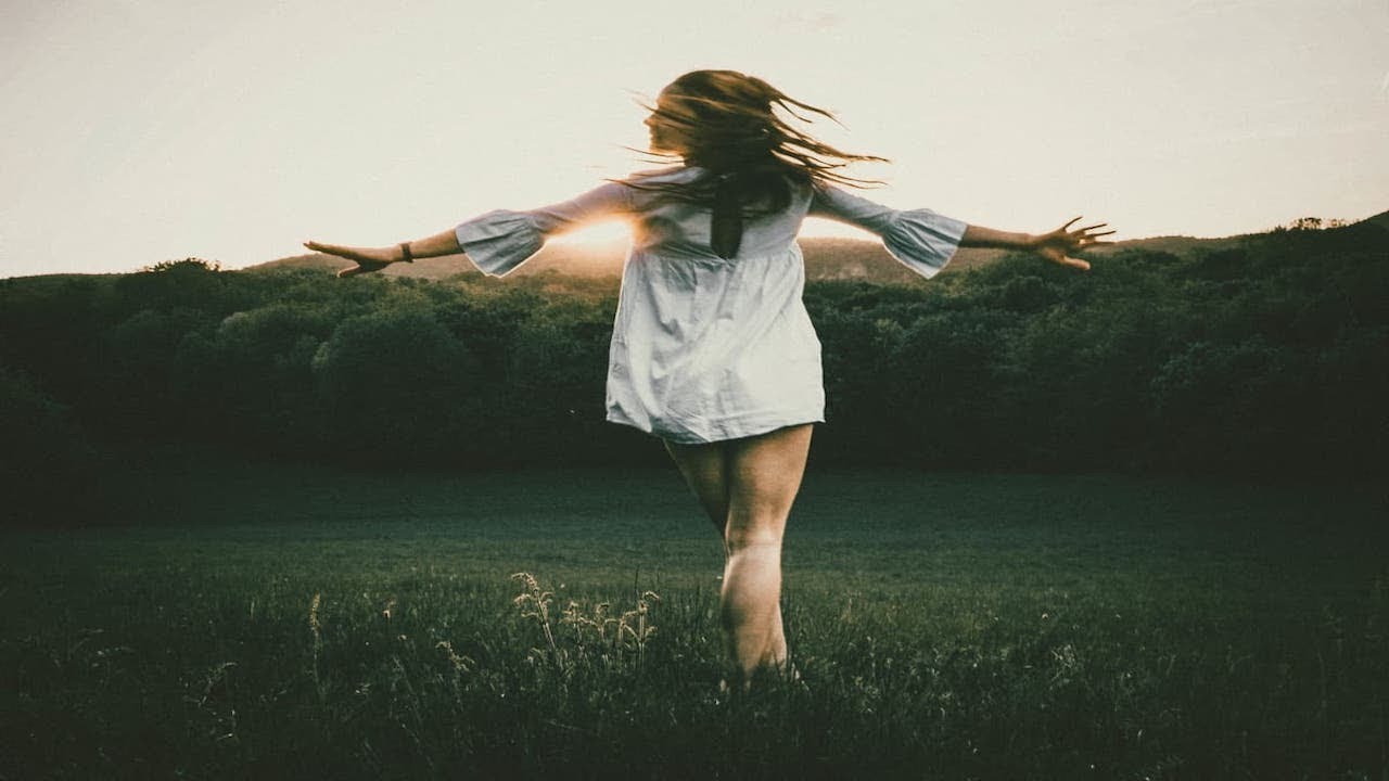 NEVER commit to a female who says she's a 'free spirit'