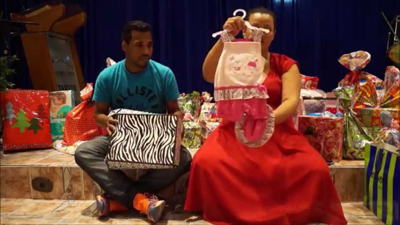 Chá de bebê (abrindo presentes)