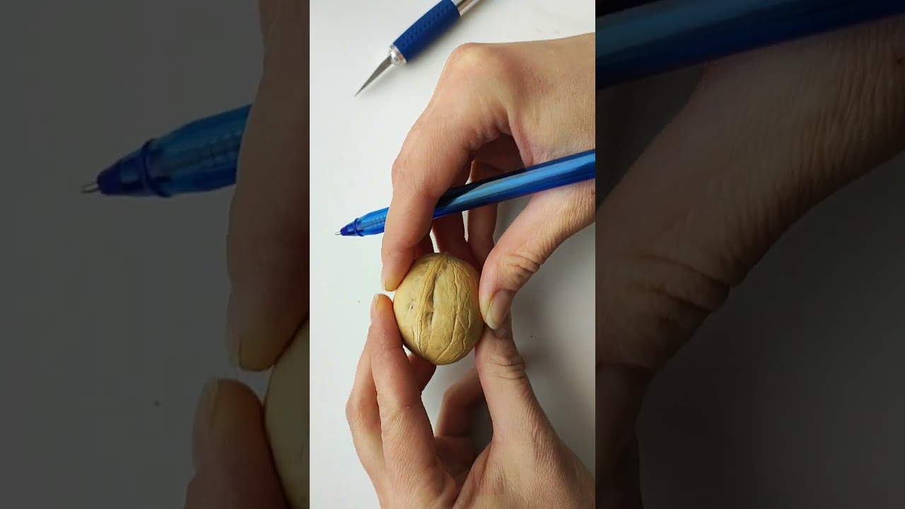 Как сделать домик из грецкого ореха для микроигрушки. 