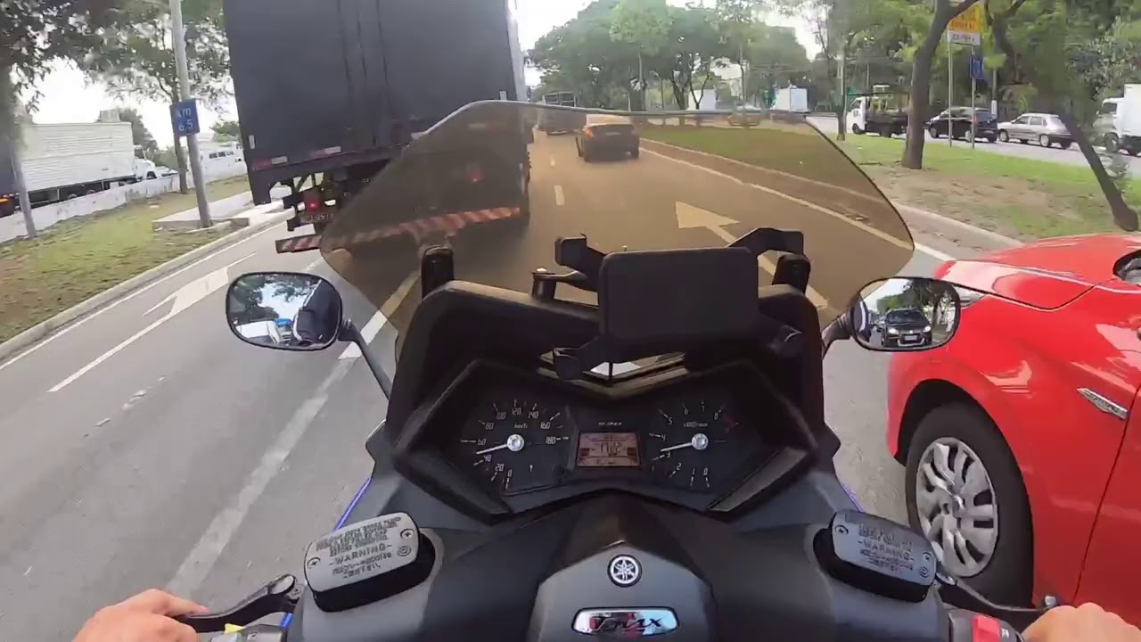 Tmax 530 - Lendária Scooter que abriu caminho no segmento para AK550