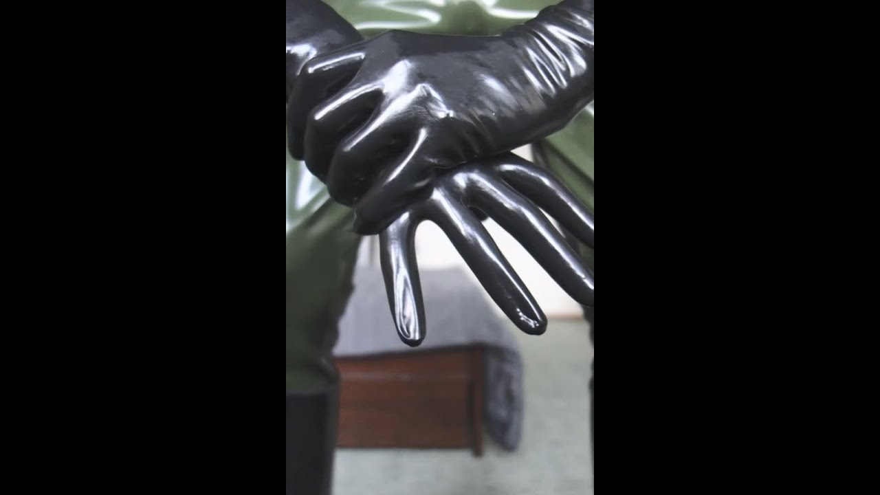Shiny latex wrist gloves