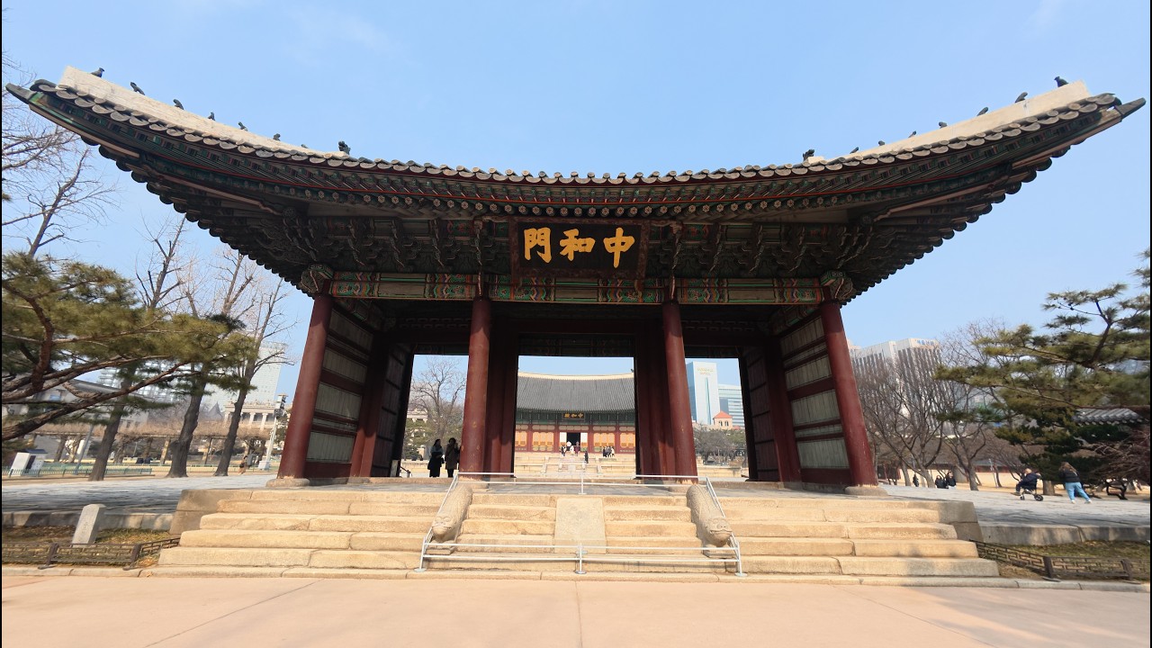 Seoul Travel Guide 2026: Gyeongbokgung, Namdaemun, & Insadong