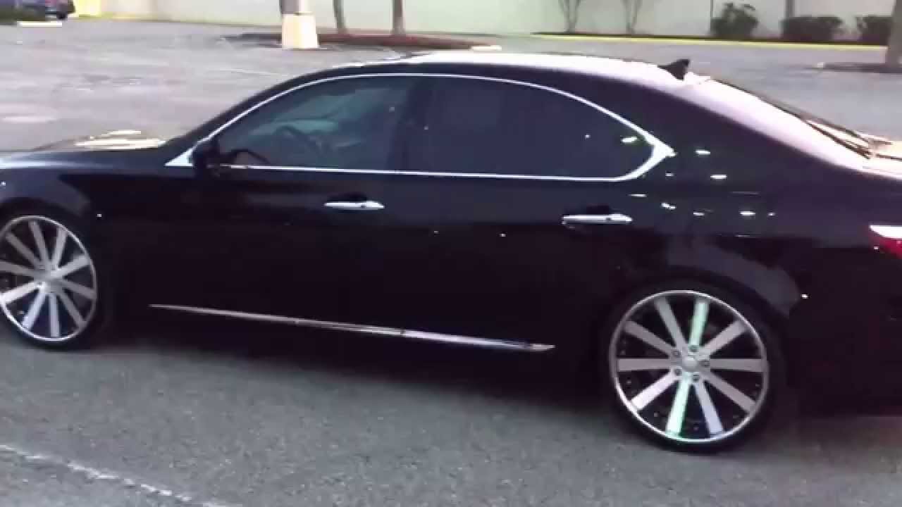 Lexus LS 460 staggered on 22