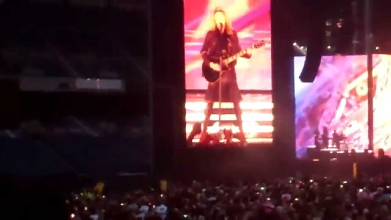 Madonna - MDNA Tour Turn Up The Radio EDINBURGH