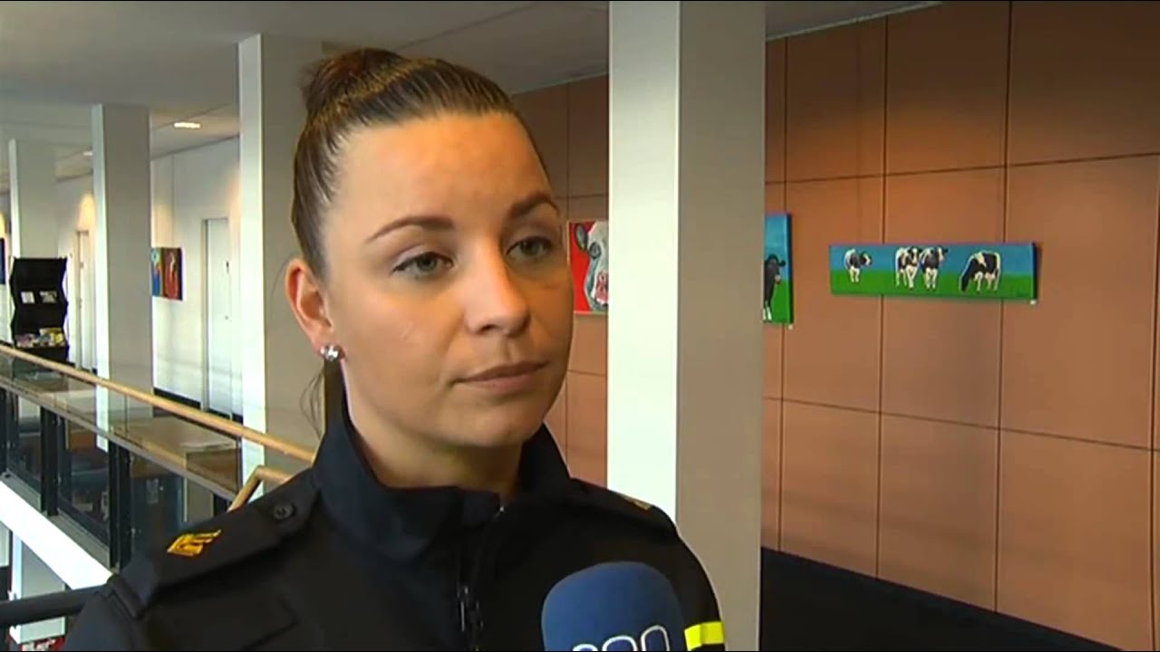 Politie houdt met getrokken pistool vijf mannen aan