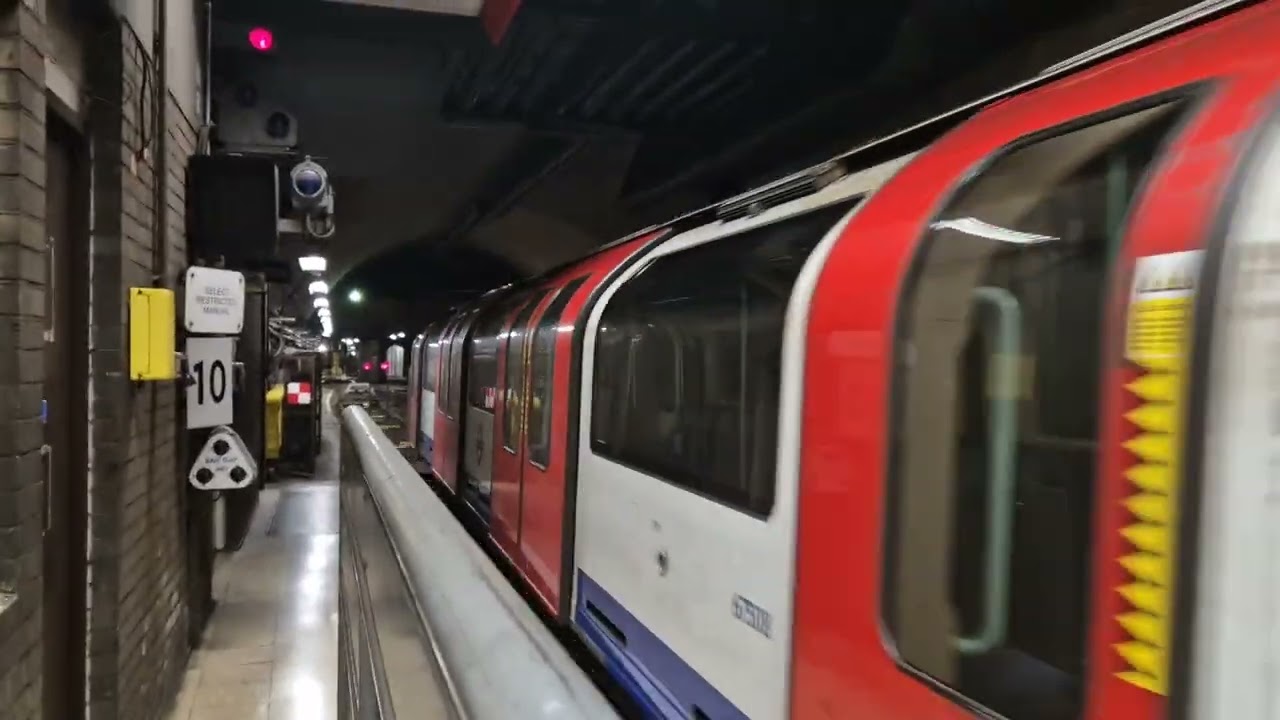 2 Waterloo and City Line trains at Waterloo with Cab Tour