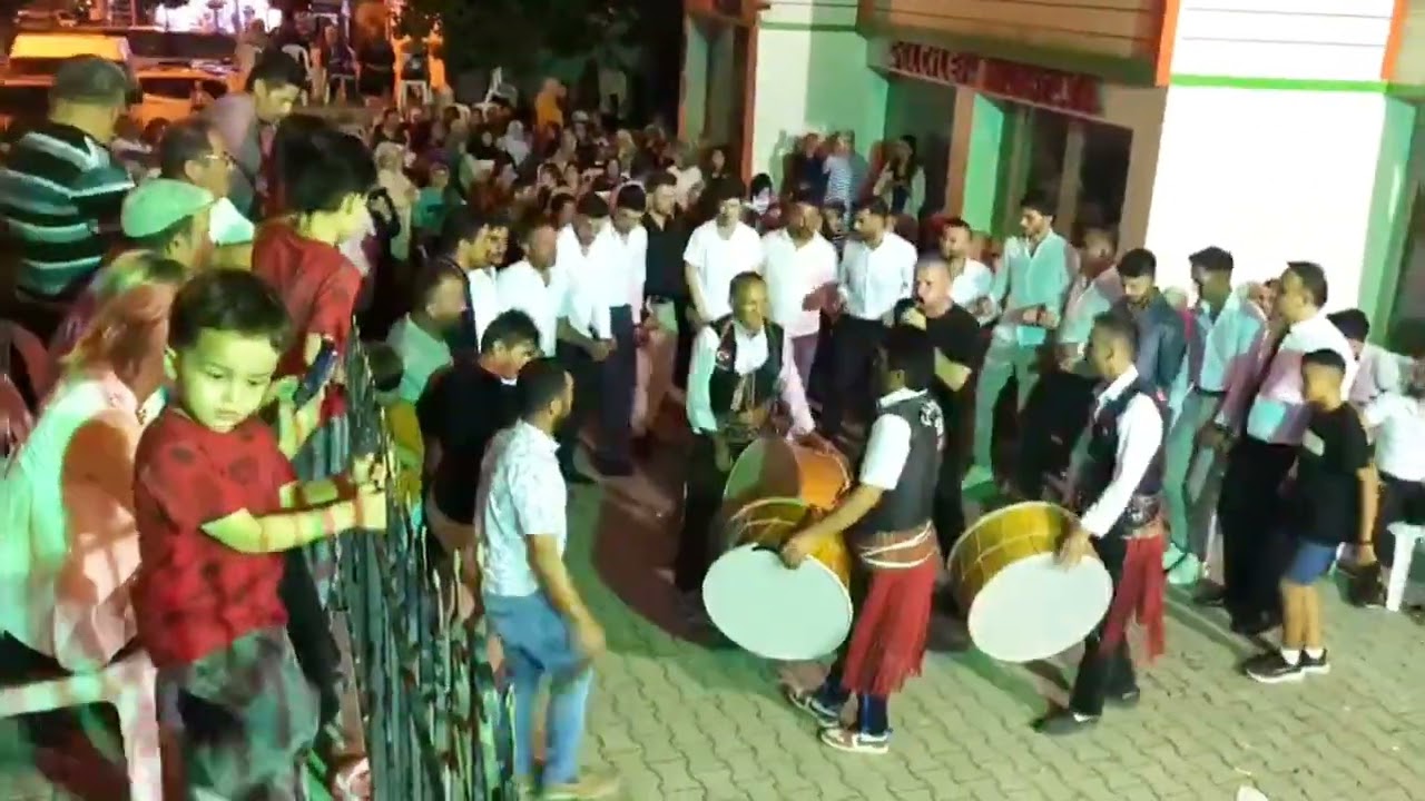 Yüklü Köy Gençleri Halay ..