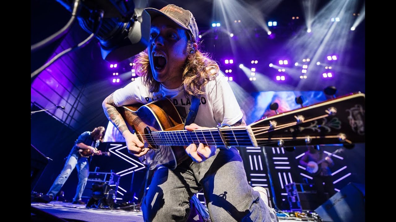 Billy Strings is 
