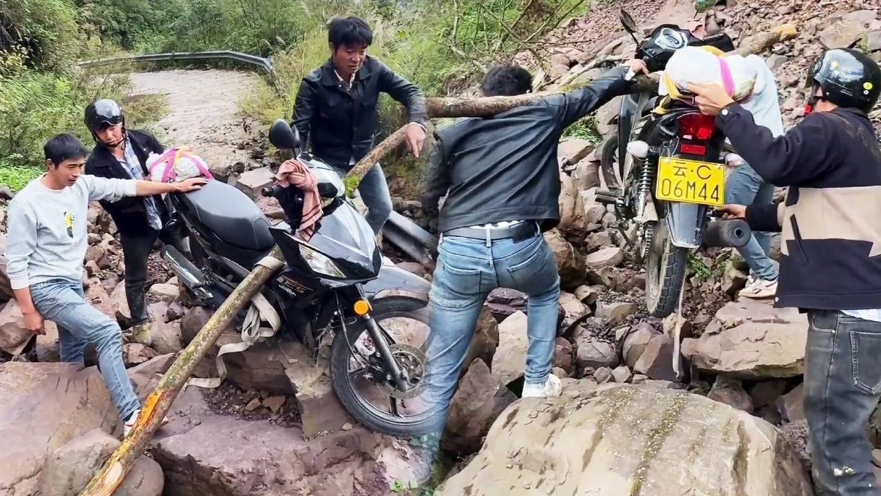 Good deeds are rewarded! A young man helped lift his motorcycle.
