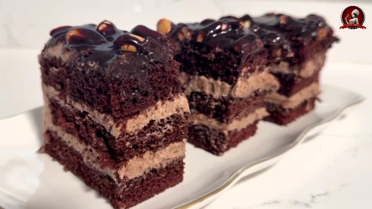 You have never tried such a chocolate cake with peanuts!