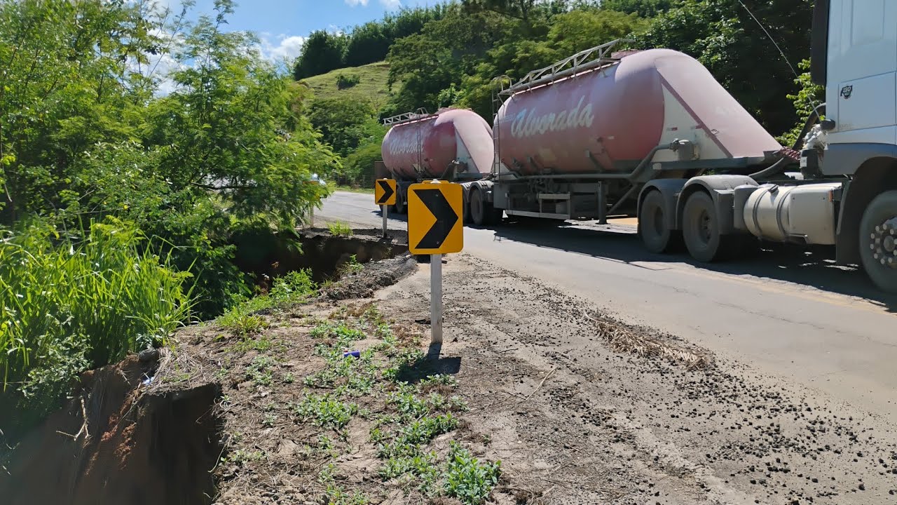 Veja as péssimas condições da MG285 entre Piraúba, Astolfo Dutra e Dona Eusébia MG. 🤬🤬🤬 24/02/2026