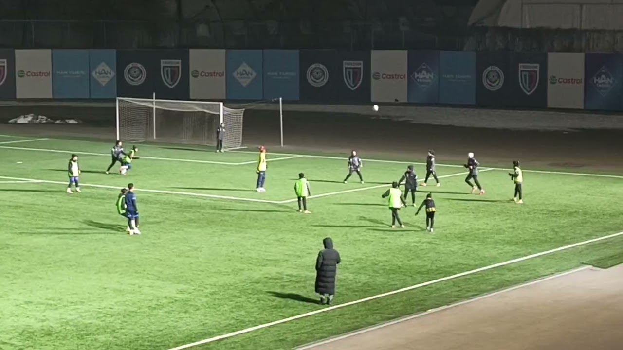 Двухсторонка после каникул - хороший способ вернуться в спортивную жизнь. 09.01.2026.