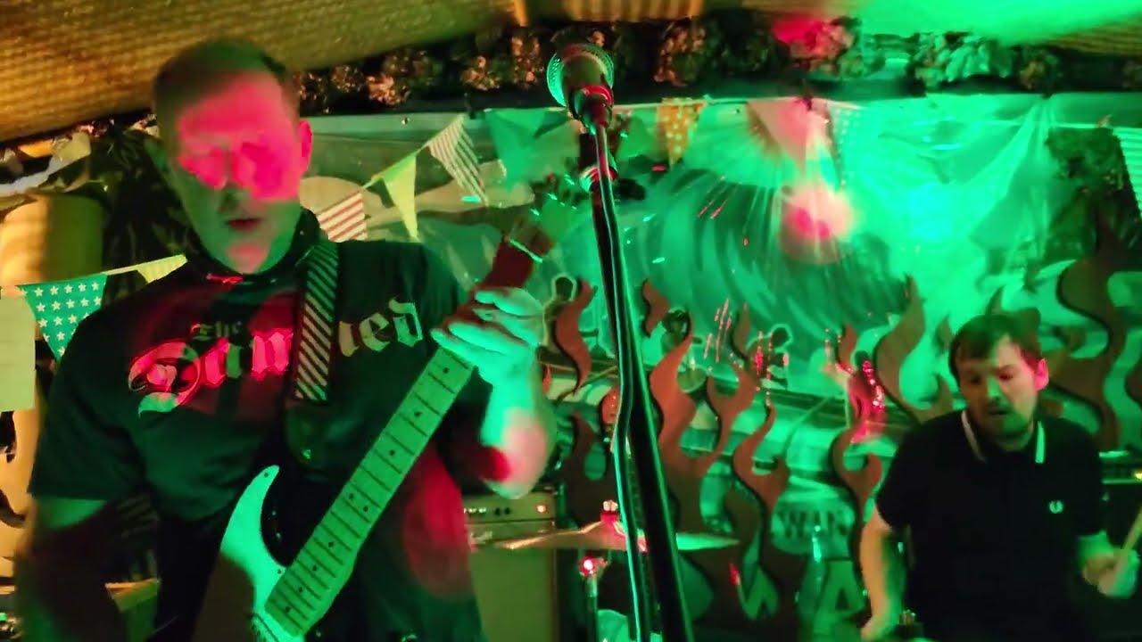 Agent Alert - Let Me Go - live @ GoGo-Club Haifischbar Augsburg 27.12.2025 Punk Powerpop Munich