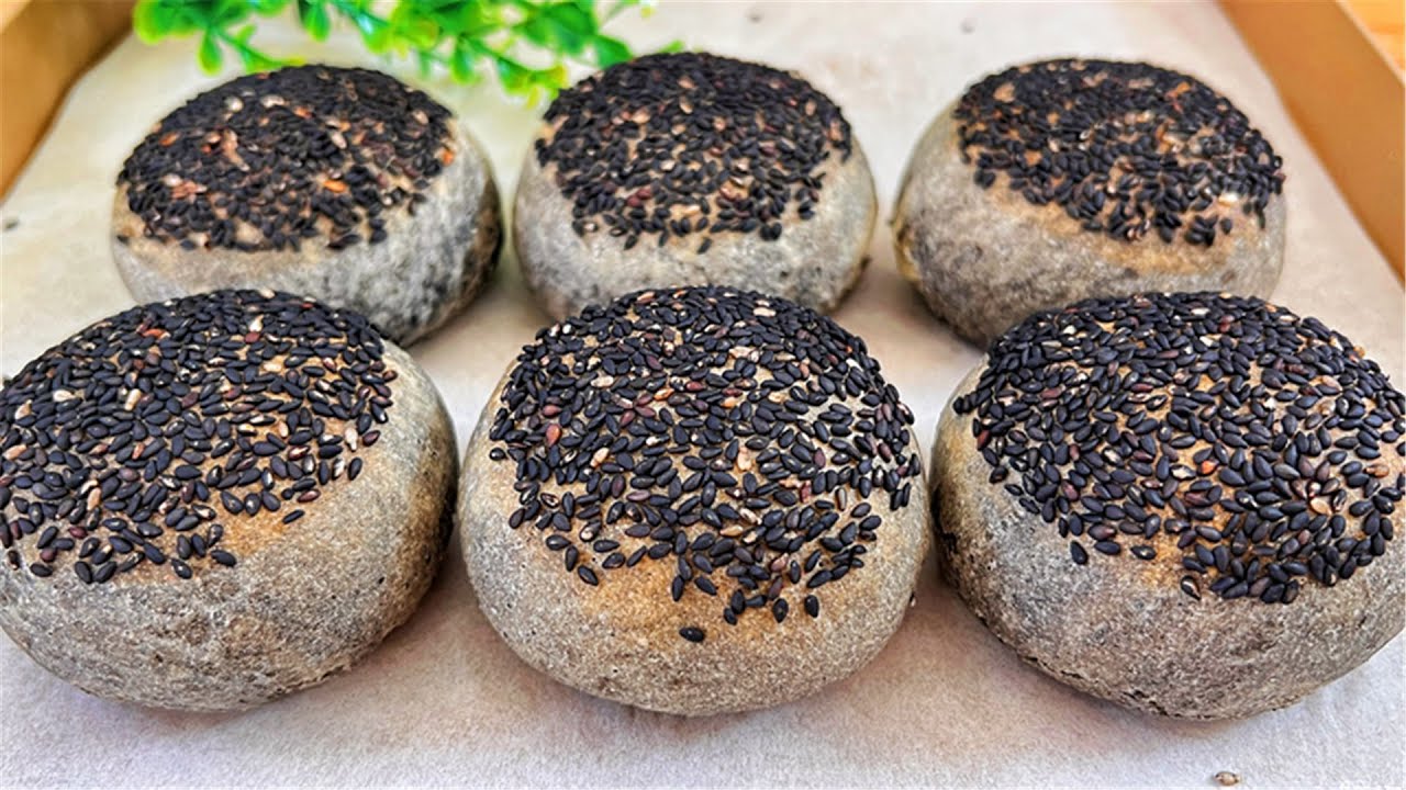 多吃黑芝麻好处多，做个小饼又酥又香，可烤可蒸，吃一口满嘴香