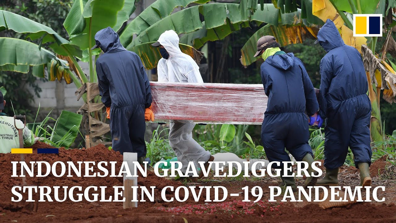 Heavy workload of gravediggers in Indonesia points to under-reported coronavirus death toll