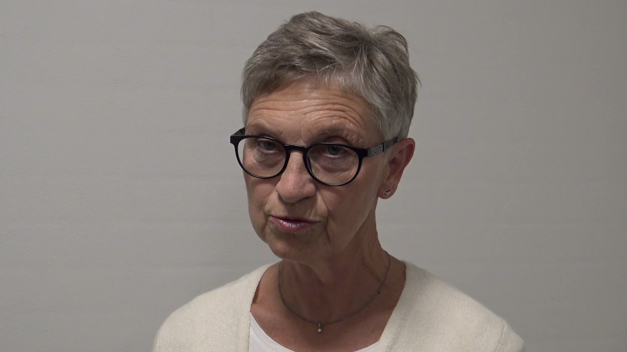 Anne-Mette fort&aelig;ller om at synge i kor
