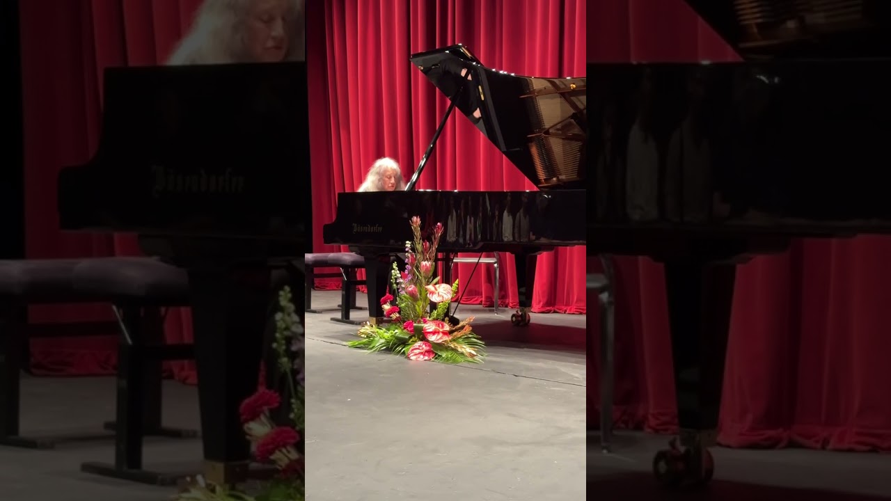 Martha Argerich plays Gavotte I and II from Bach’s English Suite No 3 in g minor