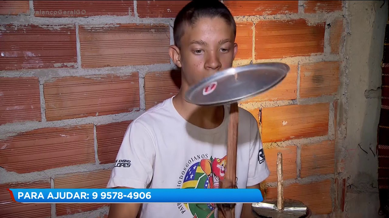 ADOLESCENTE SONHA EM TER UMA BATERIA