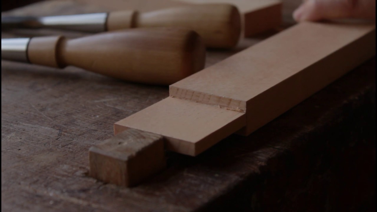 Cómo hacer un encastre de horquilla con herramientas manuales. (Espiga y caja abierta).