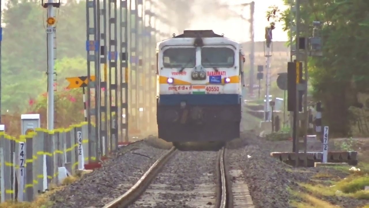 First LHB Run | 22969 OKHA-BANARAS SF Express | 22 Coaches | 2 Generator + 1 Pantry car + 19 Coaches