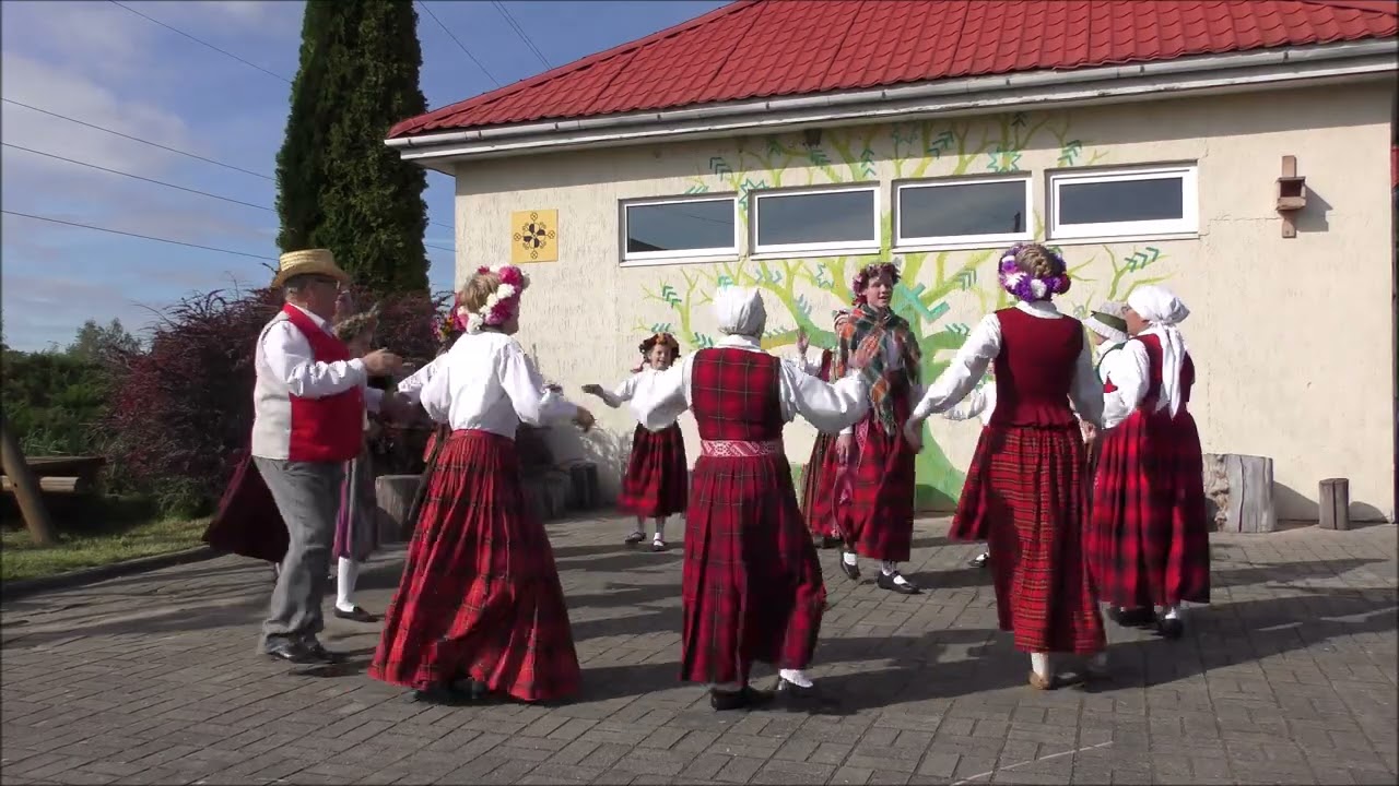 Kumeliņi kumeliņi
