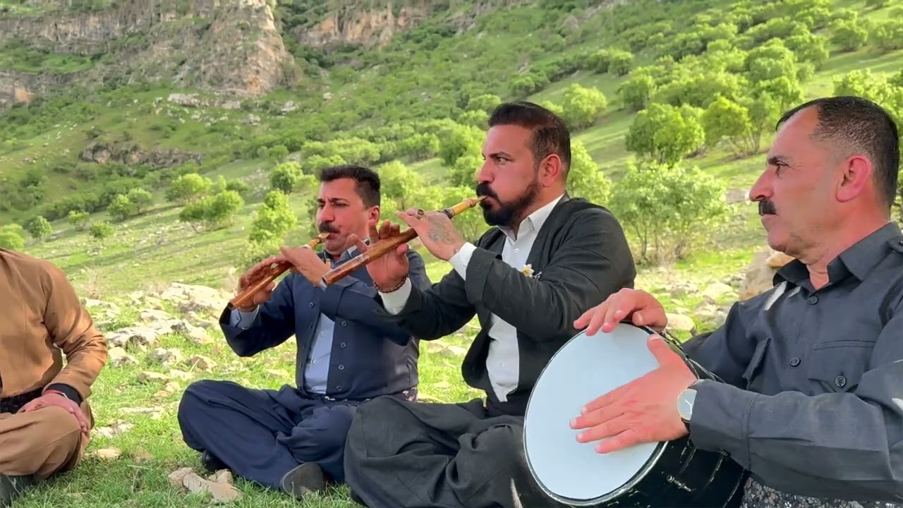 هونەرمەند عامرتاقانە گۆرانی ئامینێ تاقانەی دایە بەجووت باڵەبان وزەڕبەوە دەڵێتەوە