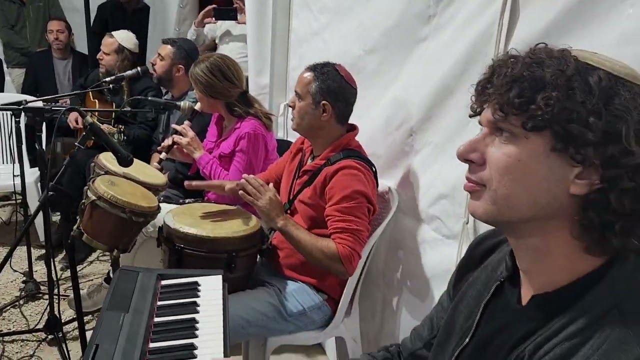 התנערי והיא שעמדה - עם ישי ריבו בסוכת האבלים של יוסי הרשקוביץ הי