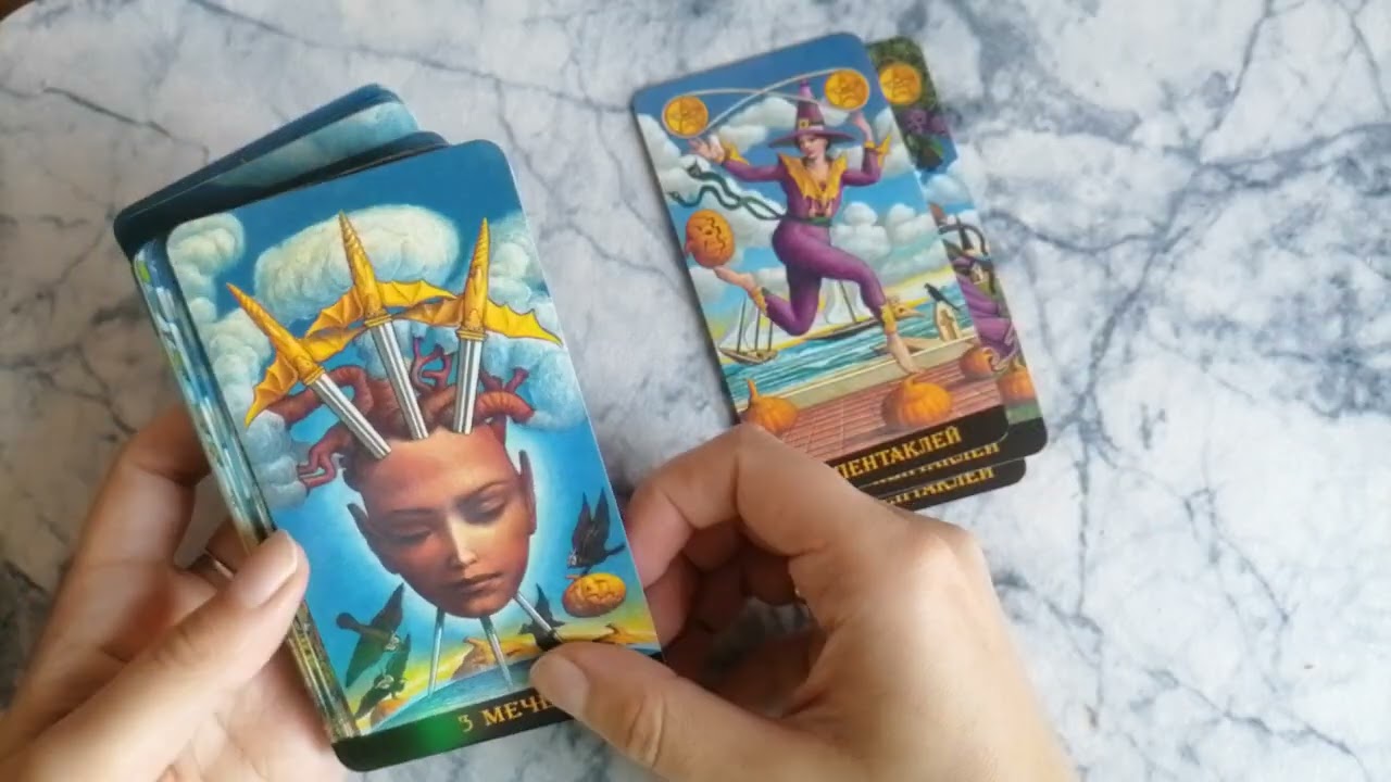 Мои рабочие лошадки среди колод таро.