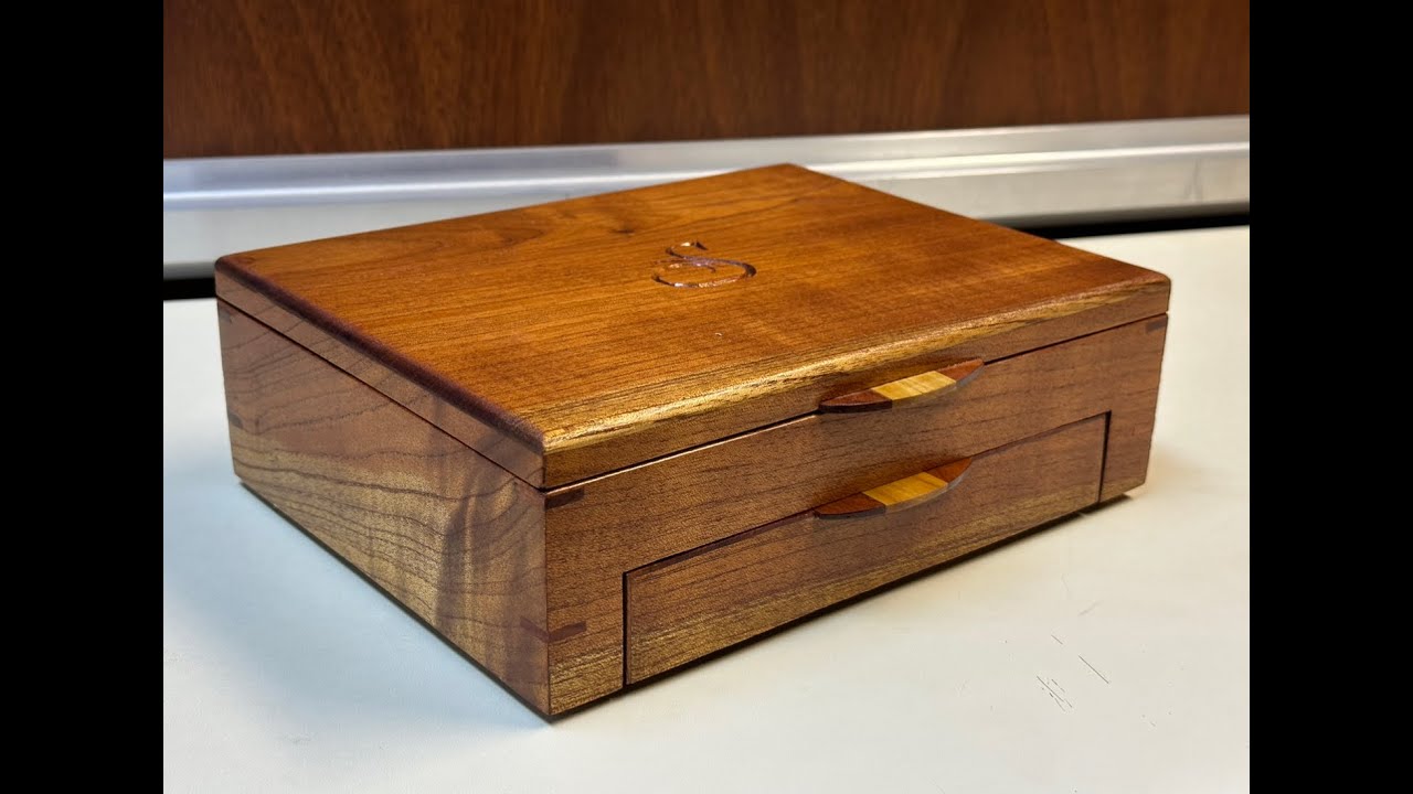 Regalo de Comunión, joyero de madera de cedro