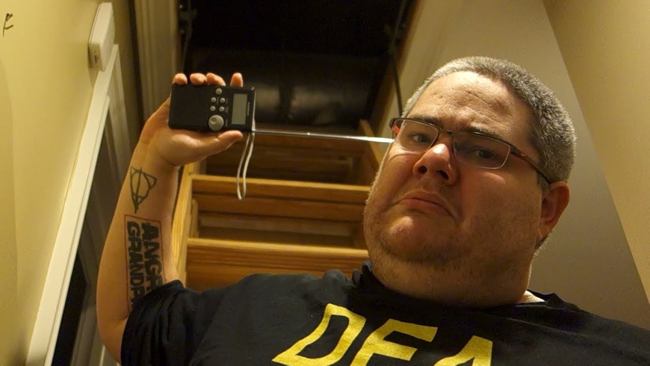 GHOST HUNT IN THE ATTIC!  (3 AM CHALLENGE)