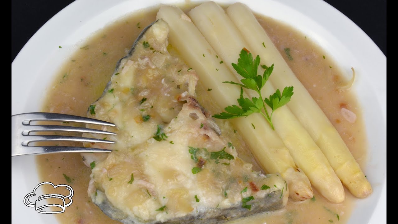 Bacalao Skrei en salsa verde con espárragos frescos