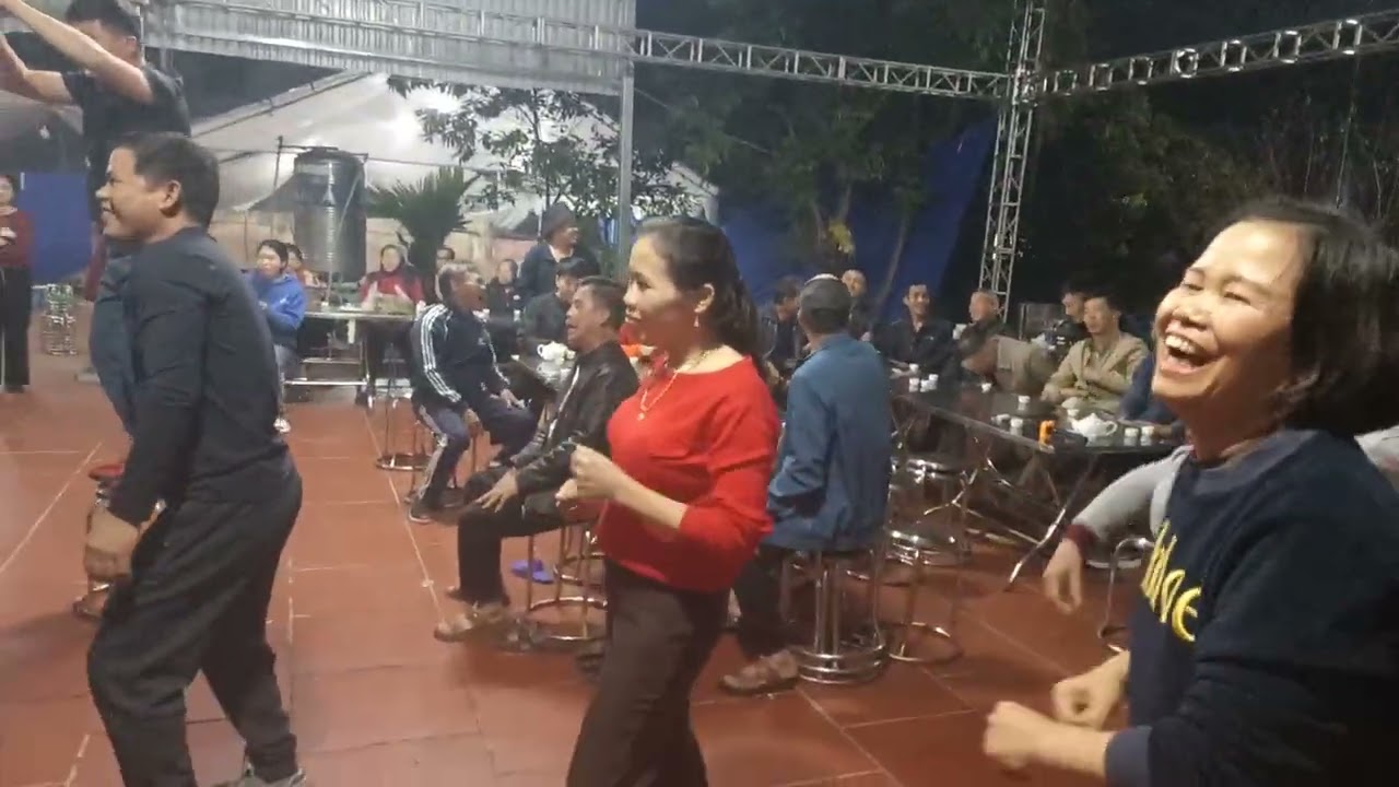 Nhảy vui đám cưới Quân Hằng 