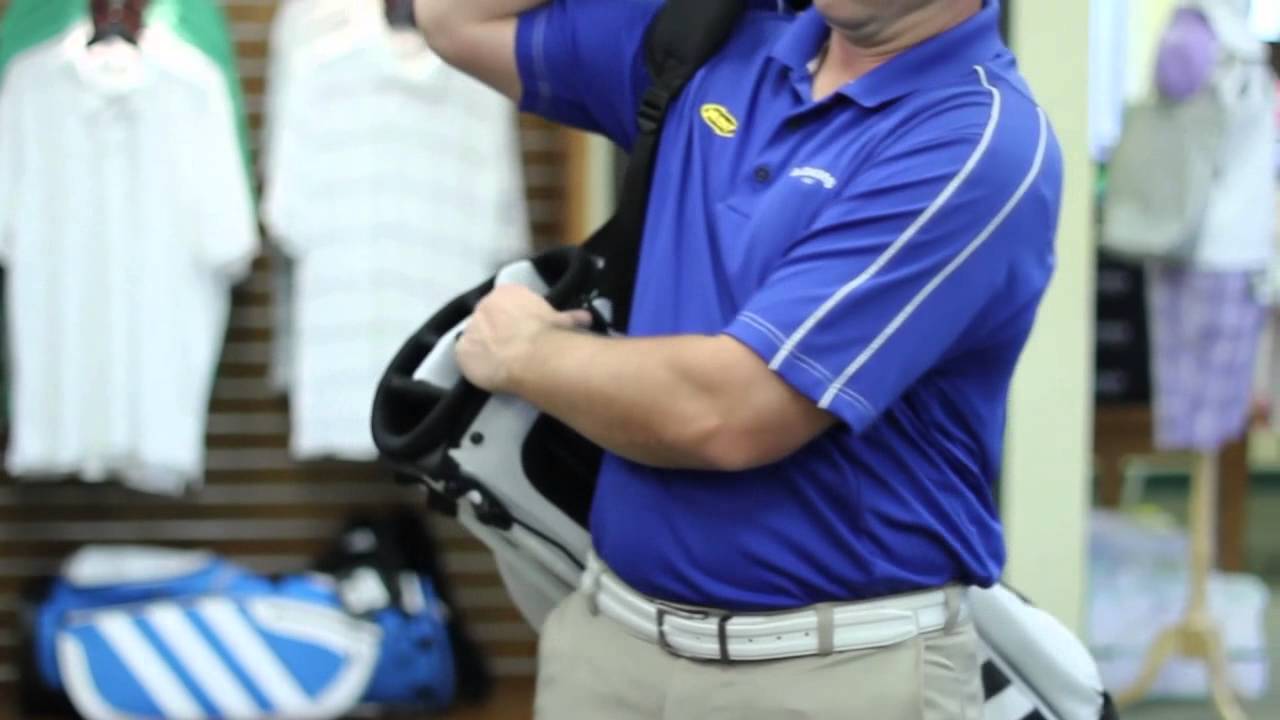 How to Carry a Golf Bag With Two Straps