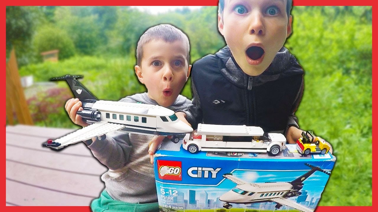 Axel and Daddy LEGO City Pretend Play Shopping with Cousin Brooks