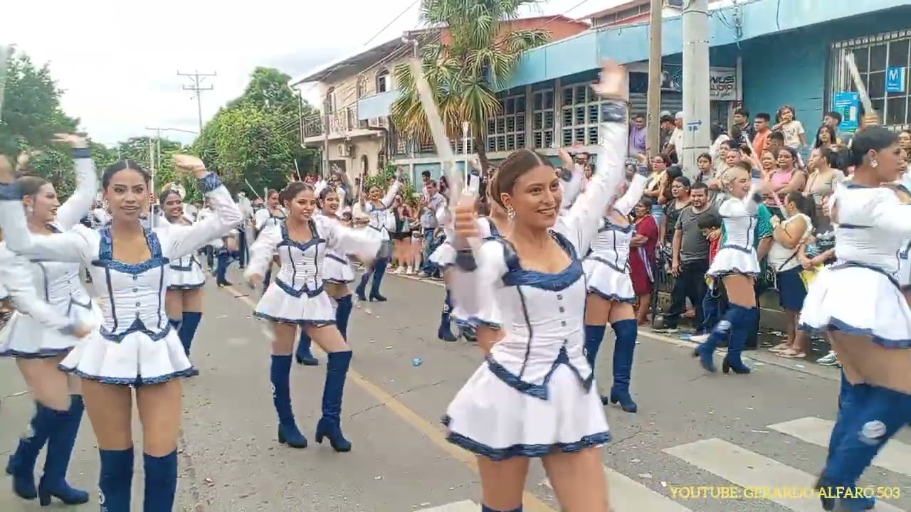 Desfile del correo en San Rafael Obrajuelo, La Paz Este.
