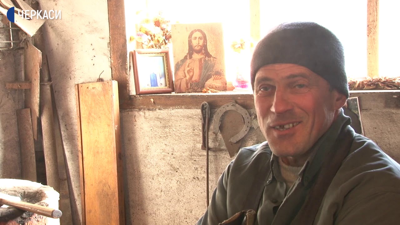 На Золотоніщині коваль облаштував на власному подвір’ї кузню