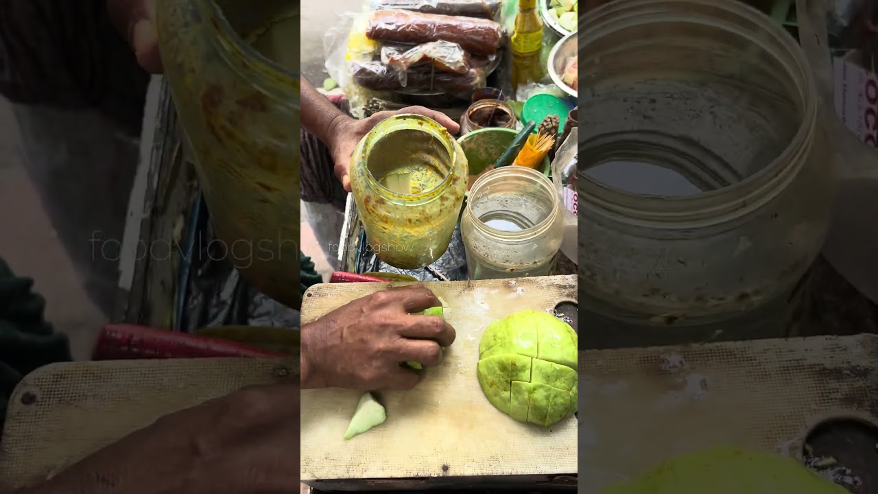 Green Guava Recipe | Masala Mix Pyara Makha - Bengali Street Food 😋 #shorts #streetfood