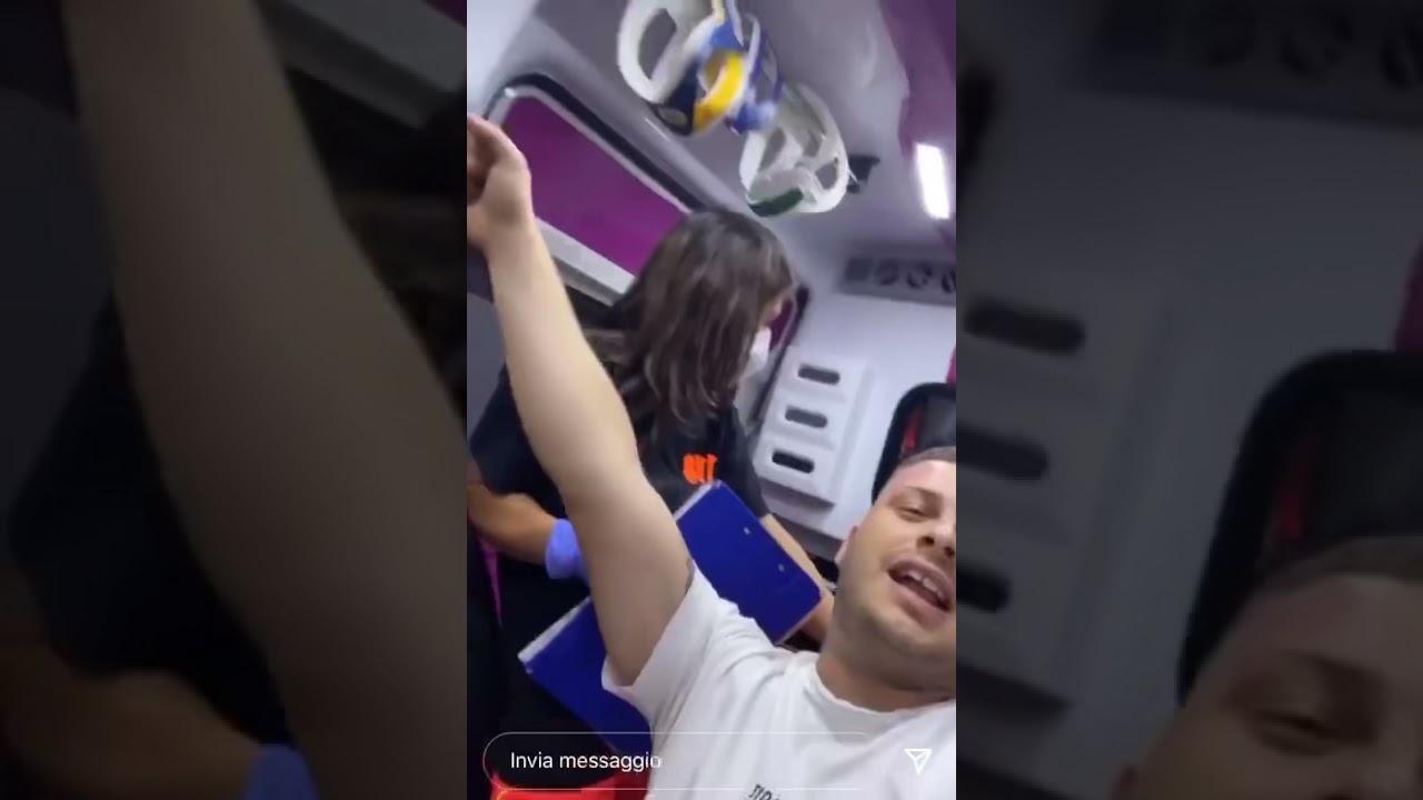 Tifoso laziale IMPAZZISCE in ambulanza | (forza Lazio carica)