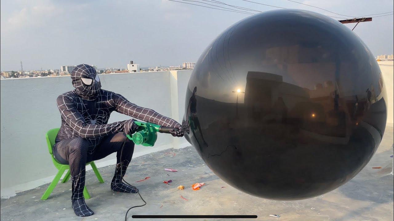 Venom vs black giant balloon, giant balloon popping