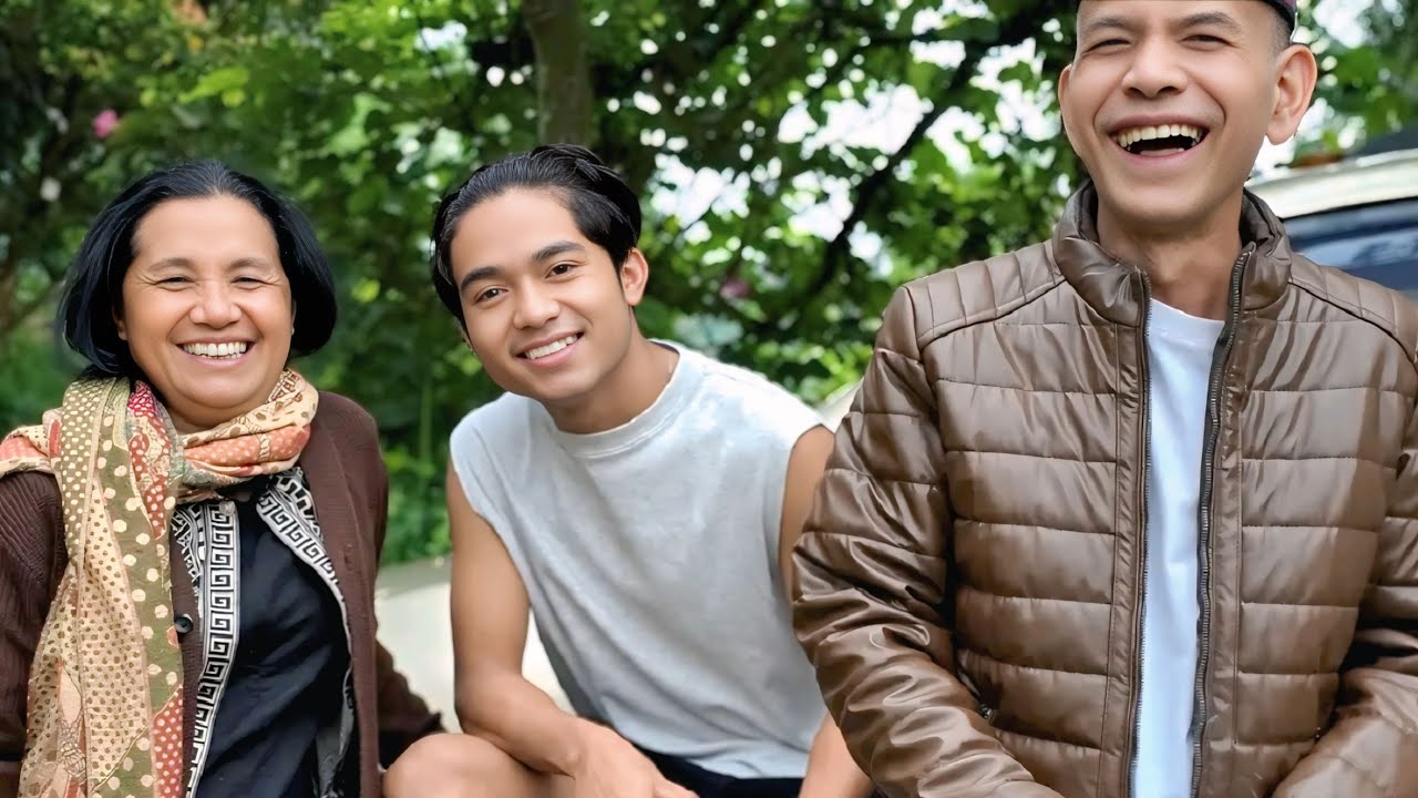 SENYUM & TAWA ITU SEMAKIN LEBAR SAAT OMA & OPA CERITAKAN MASA KECIL BETRAND SEMBARI KELILING VILA