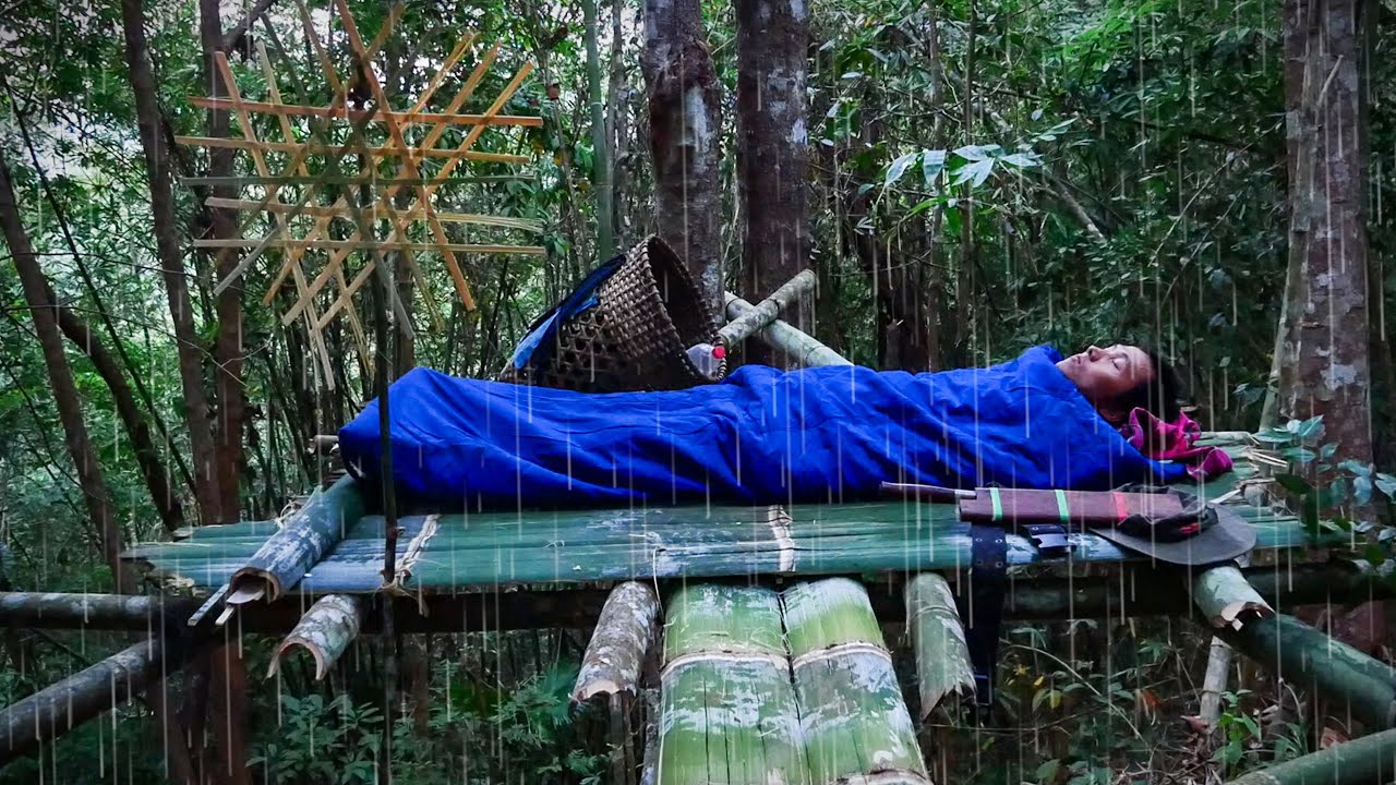 นอนป่าคนเดียวสร้างที่พักสูง สานตาแหลวกันผี นกร้องเตือนพายุฝนจะถล่ม เลยรีบหนีก่อนที่ฝนจะมาถึงกลางดึก