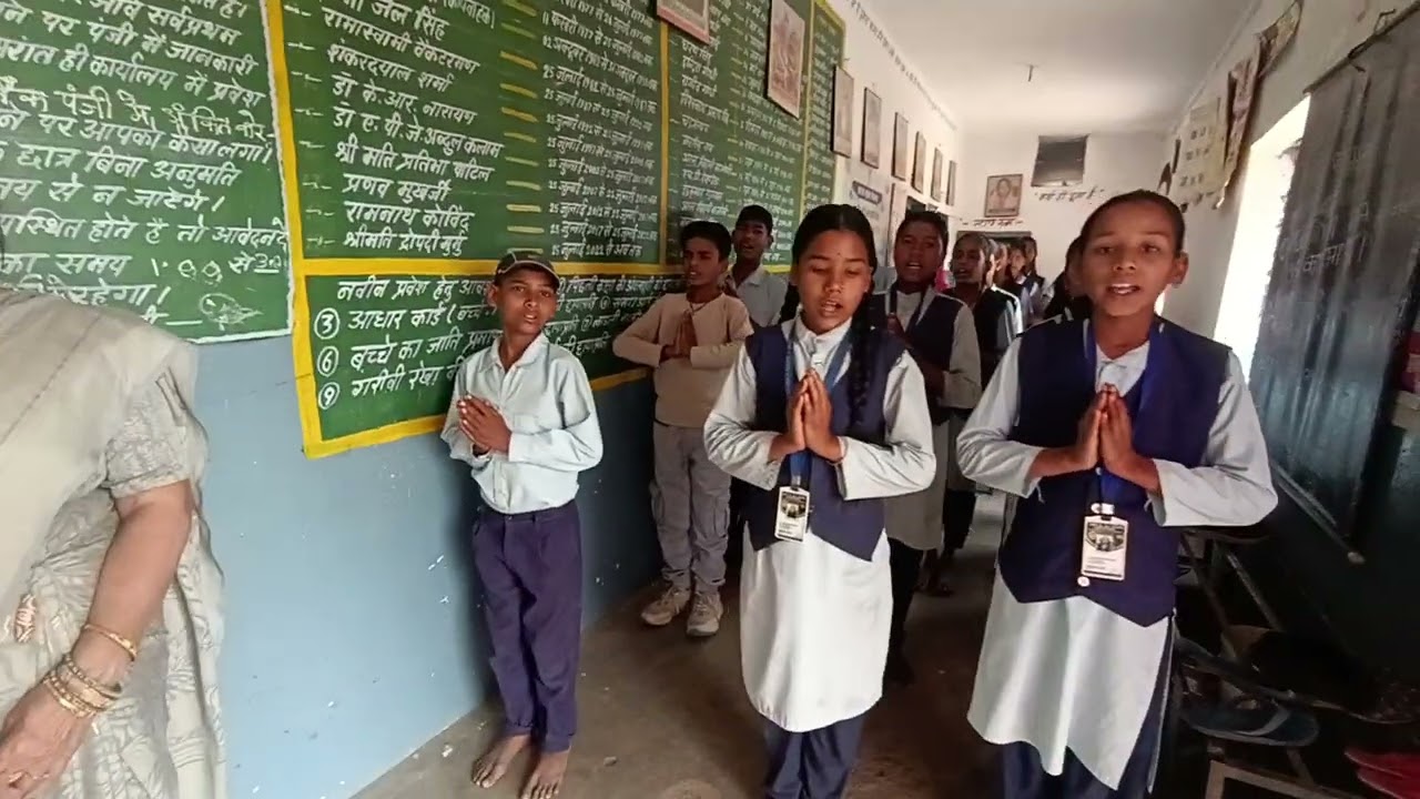 @दैनिकप्रार्थना शाला का दिव्यांग बच्चा –प्रार्थना सभा का नेतृत्व करते हुए 