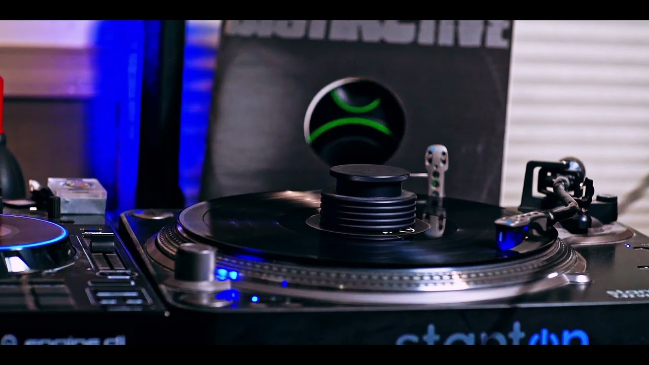 Hybrid - Finished Symphony (Deadmau5 Remix) [Distinctive] (Vinyl Rip)