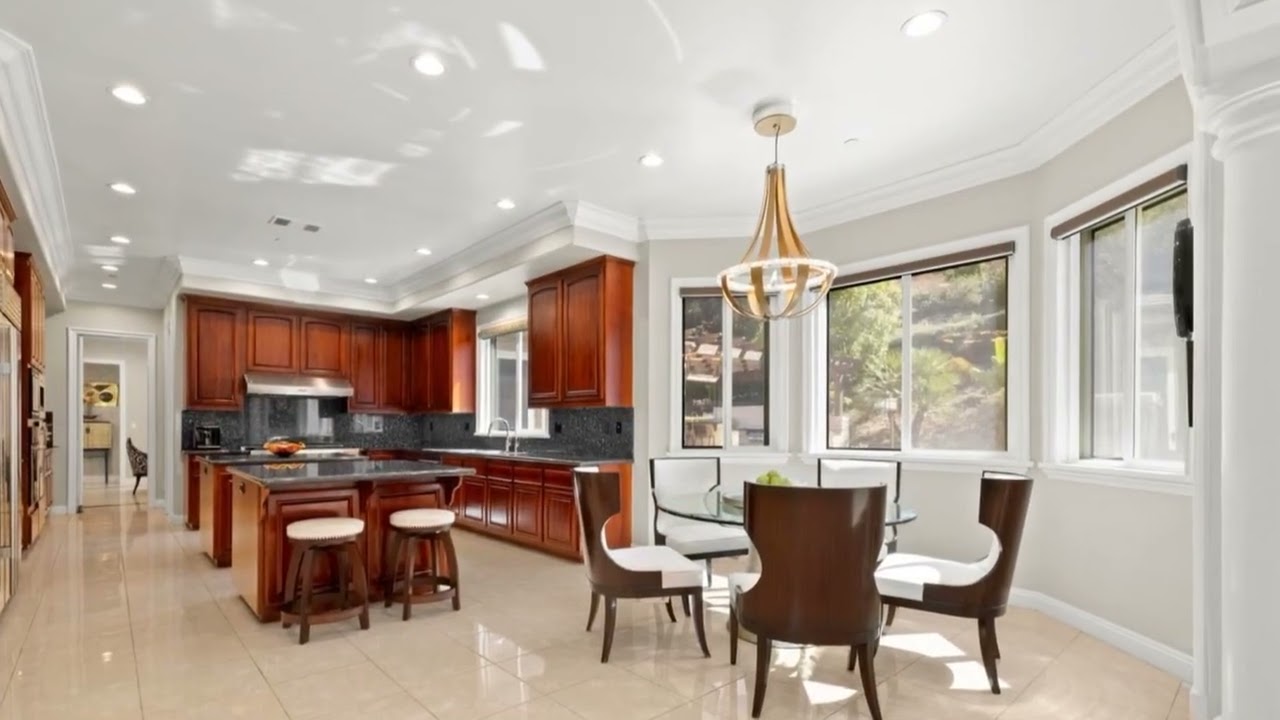2855 Oak Knoll Drive