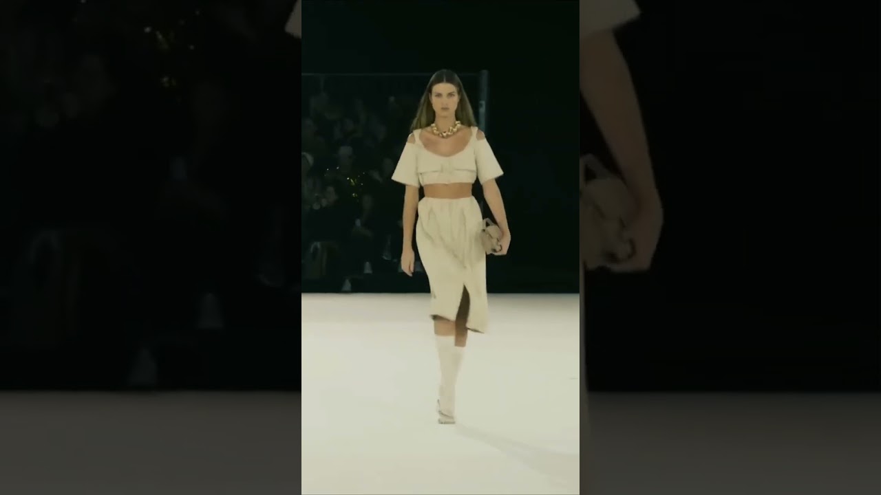 Luna Bijl for Jacquemus Fall 2020 RTW Collection  #voguerunway #runway #catwalktour